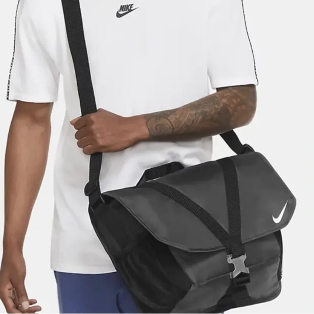 Nike NSW Essentials Messenger Bag Black/Iron Grey-White New Men's OS